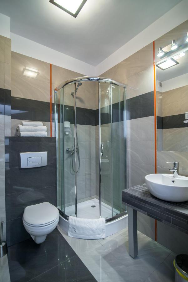 Hotel Bialy Domek Wałcz Dış mekan fotoğraf