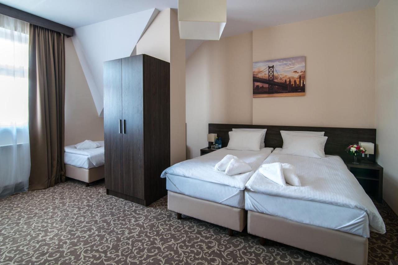 Hotel Bialy Domek Wałcz Dış mekan fotoğraf