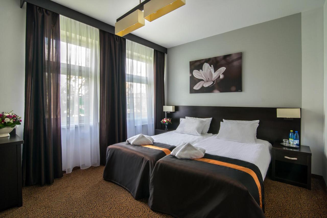 Hotel Bialy Domek Wałcz Dış mekan fotoğraf